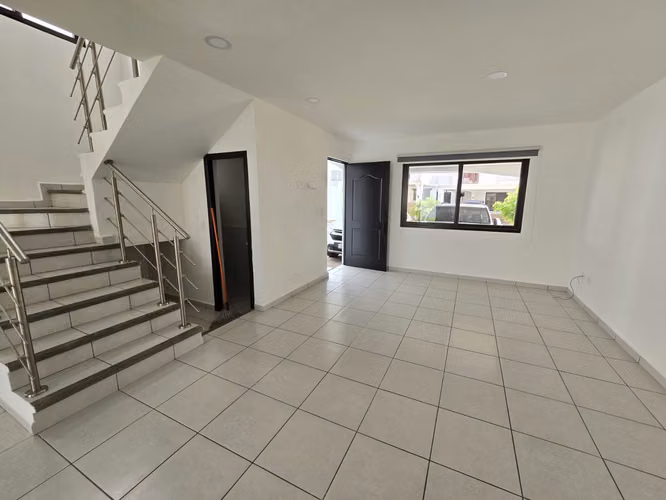 Casa de dos plantas en renta en Condominio EL Cortijo de la Sierra - Imagen 2