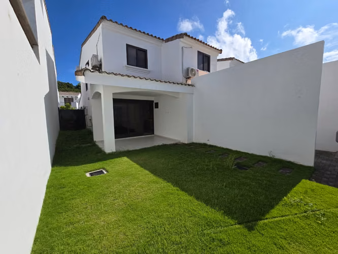 Casa de dos plantas en renta en Condominio EL Cortijo de la Sierra - Imagen 9