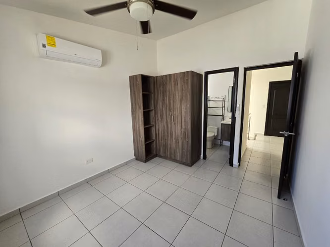 Casa de dos plantas en renta en Condominio EL Cortijo de la Sierra - Imagen 11