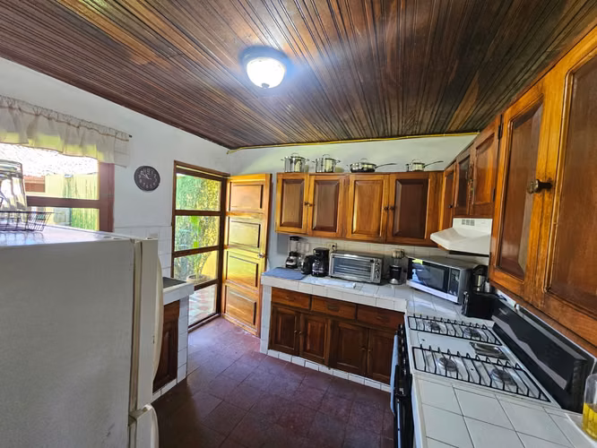 VENTA DE CASA COLONIAL EN EL CENTRO DE GRANADA ml
