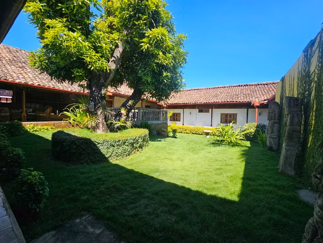 VENTA DE CASA COLONIAL EN EL CENTRO DE GRANADA ml
