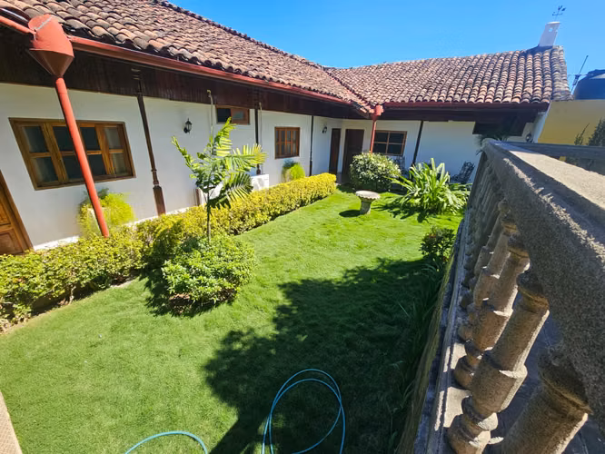 VENTA DE CASA COLONIAL EN EL CENTRO DE GRANADA ml