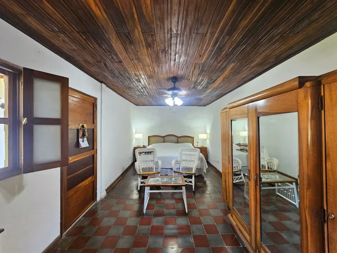 VENTA DE CASA COLONIAL EN EL CENTRO DE GRANADA ml