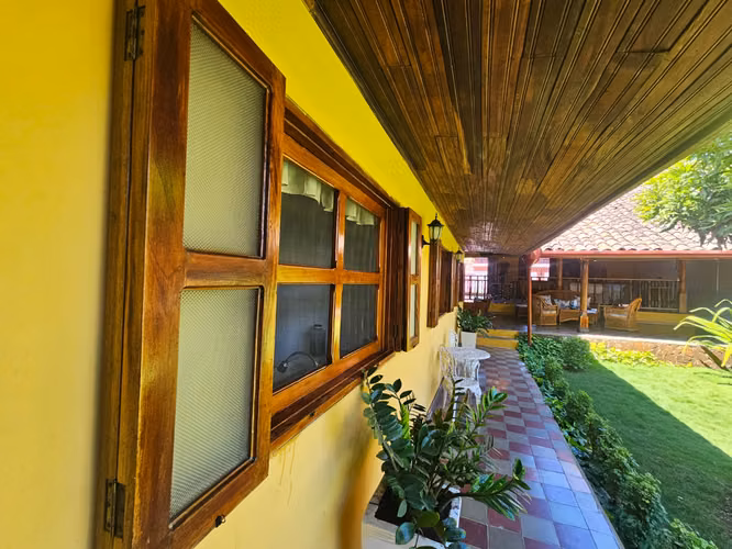 VENTA DE CASA COLONIAL EN EL CENTRO DE GRANADA ml