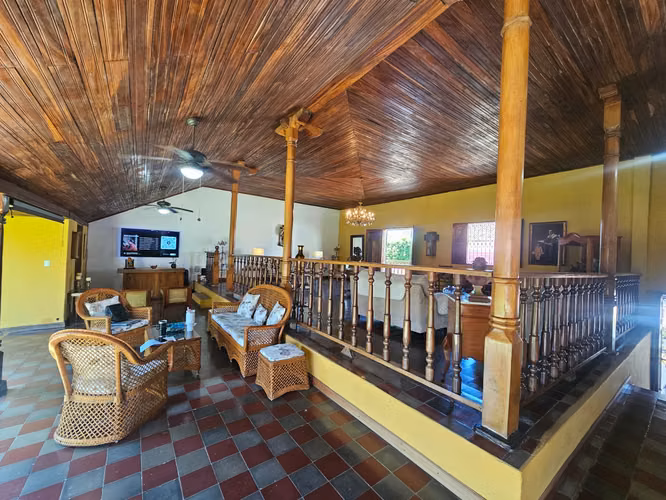 VENTA DE CASA COLONIAL EN EL CENTRO DE GRANADA ml
