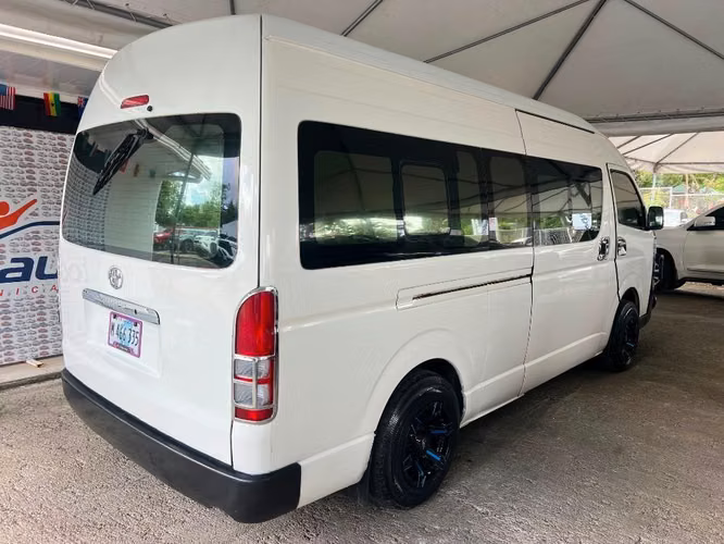 TOYOTA HIACE AÑO 2017