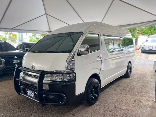 TOYOTA HIACE AÑO 2017