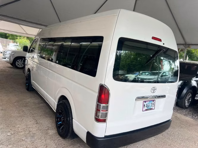 TOYOTA HIACE AÑO 2017