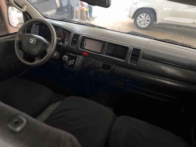 TOYOTA HIACE AÑO 2017