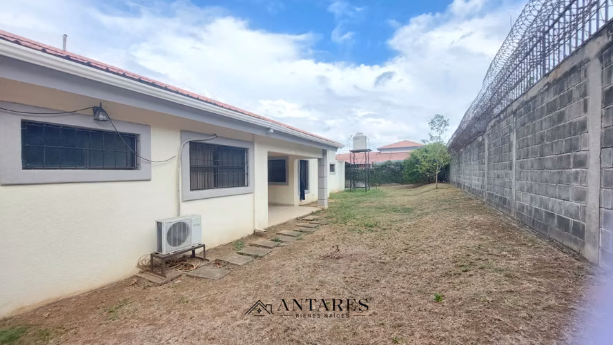 Amplia Casa en Residencial en Carretera Masaya - Imagen 6