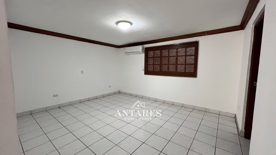 Casa para vivienda u oficinas en zona del colegio Americano