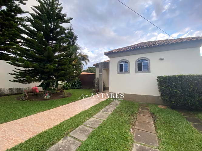 Casa amplia en residencial km 16 Carretera Masaya