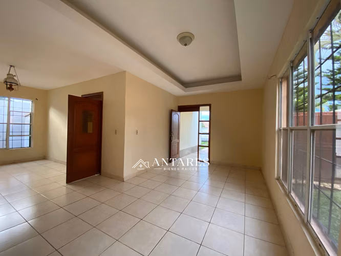 Casa amplia en residencial km 16 Carretera Masaya - Imagen 2