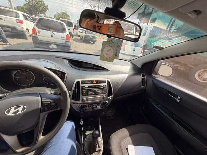 VENDO HYUNDAI I20 2014 MECÁNICO - Imagen 4