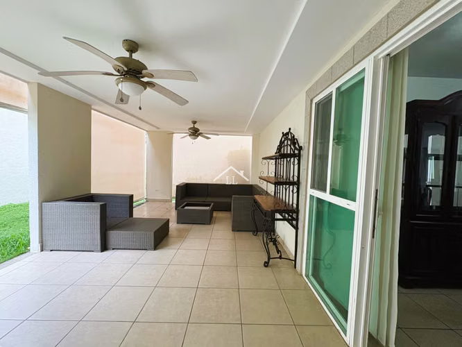LL - Se Renta Linda Casa en Condominio en Las Colinas - Imagen 6