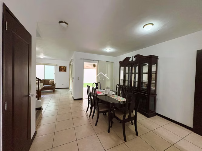 LL - Se Renta Linda Casa en Condominio en Las Colinas - Imagen 3
