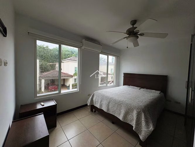 LL - Se Renta Linda Casa en Condominio en Las Colinas - Imagen 17