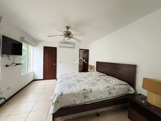LL - Se Renta Linda Casa en Condominio en Las Colinas - Imagen 10