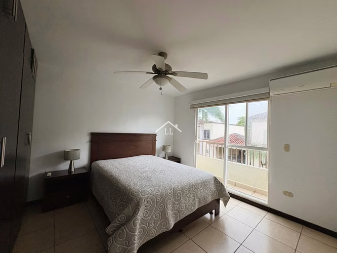 LL - Se Renta Linda Casa en Condominio en Las Colinas - Imagen 15