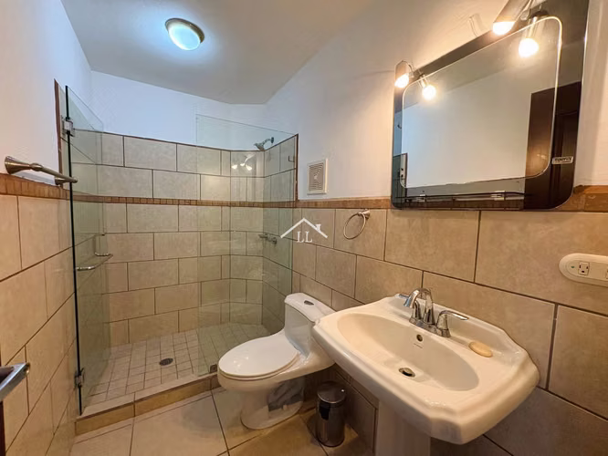 LL - Se Renta Linda Casa en Condominio en Las Colinas - Imagen 16