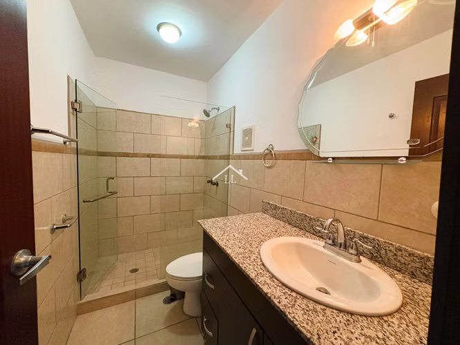 LL - Se Renta Linda Casa en Condominio en Las Colinas - Imagen 14