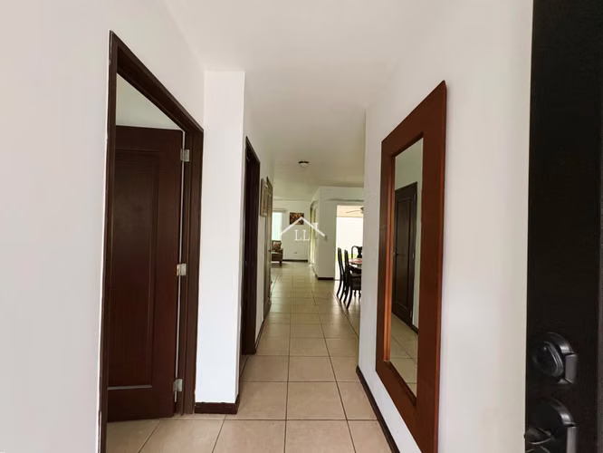 LL - Se Renta Linda Casa en Condominio en Las Colinas - Imagen 4