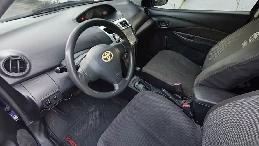 Toyota Yaris Automático Año 2008 - Imagen 2