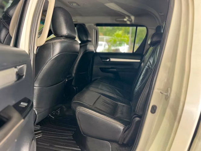 VENDO TOYOTA HILUX SRV 2023 AUTOMÁTICA  con Hannah Leiva.