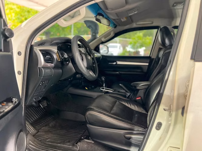 VENDO TOYOTA HILUX SRV 2023 AUTOMÁTICA  con Hannah Leiva.