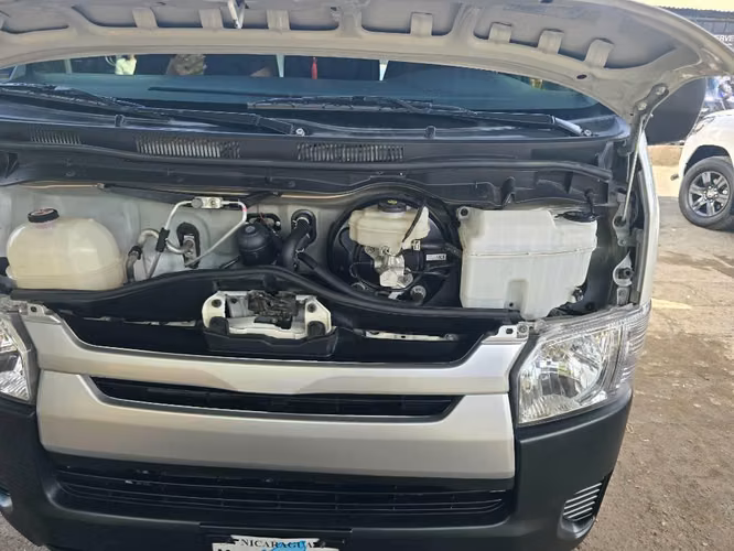 Toyota Hiace Panel