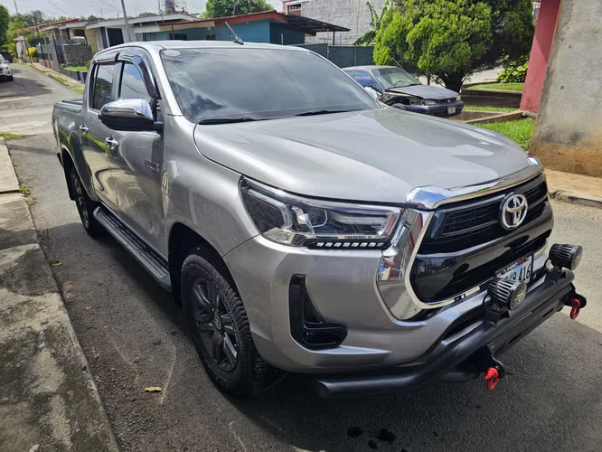 Toyota Hilux 2023 full mecánica 4x4 motor potente 2.8 1GD