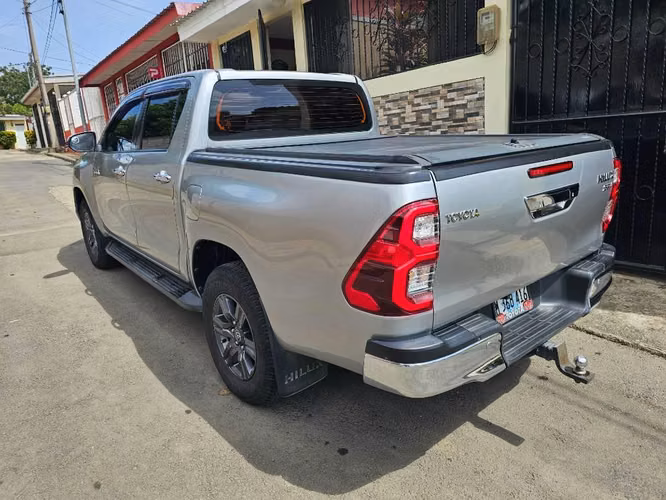 Toyota Hilux 2023 full mecánica 4x4 motor potente 2.8 1GD