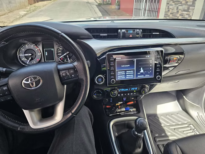 Toyota Hilux 2023 full mecánica 4x4 motor potente 2.8 1GD