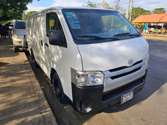 Toyota Hiace panel  2016 5l con doble aire.