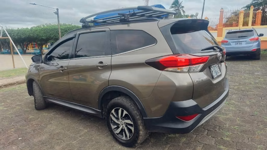 Preciosa TOYOTA RUSH 2021