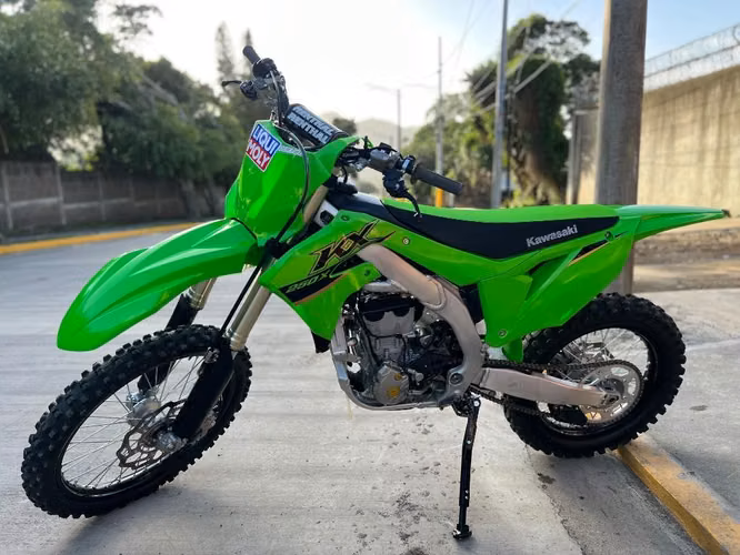 Vendo bella Kawasaki KX 250x año 2024 Único dueño todo legal  Jinotega $8500 negociable - Imagen 1