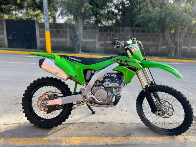 Vendo bella Kawasaki KX 250x año 2024 Único dueño todo legal  Jinotega $8500 negociable - Imagen 4