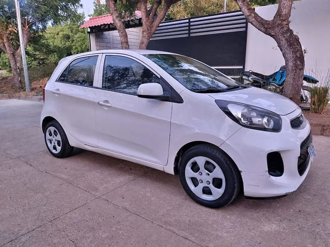 Kia Picanto blanco Año 2016