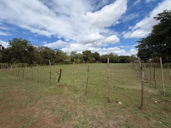 Se vende terreno en el raizon
