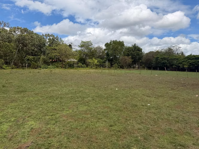 Se vende terreno en el raizon
