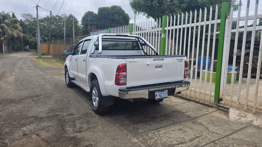 Venta de Camioneta Doble Cabina Hilux Full SRV 2015, Automatica