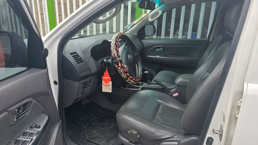 Venta de Camioneta Doble Cabina Hilux Full SRV 2015, Automatica