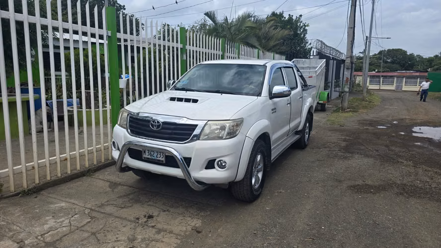 Venta de Camioneta Doble Cabina Hilux Full SRV 2015, Automatica
