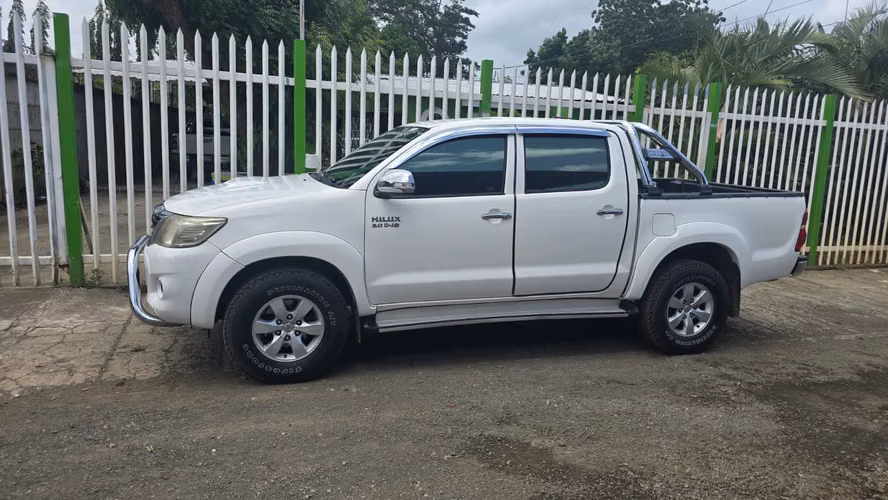 Venta de Camioneta Doble Cabina Hilux Full SRV 2015, Automatica