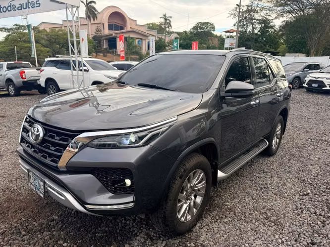 TOYOTA FORTUNER SRV AÑO 2021