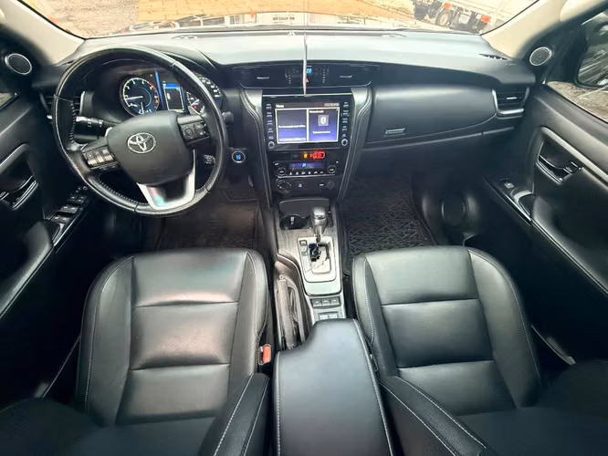 TOYOTA FORTUNER SRV AÑO 2021