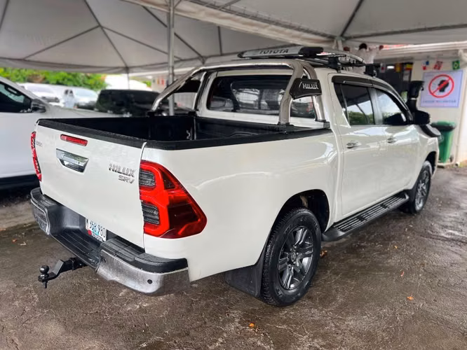 TOYOTA HILUX SRV AÑO 2023