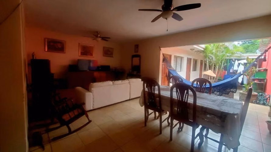 CASA VENTA CALLE PRINCIPAL DE REPARTO OSCAR PEREZ, LEÓN