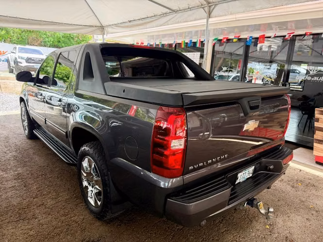 CHEVROLET AVALANCHE AÑO 2011