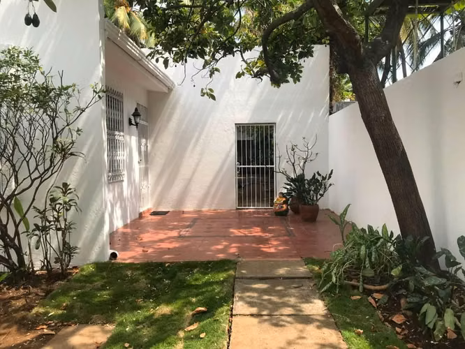 Se alquila casa en villa fontana